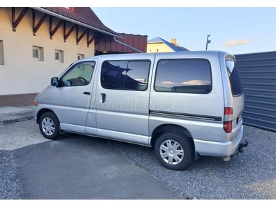 TOYOTA HI-ACE Hiace 2.4 D Glass Van 6 személy- vonóhorog - Magyar 2. tulajdonos