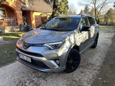 TOYOTA RAV 4 Rav4 2.5 Hybrid Selection MY18 e-CVT AWD! M.O.-i! 1. Tulajdonos