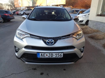 TOYOTA RAV 4 Rav4 2.5 Hybrid Selection Silver e-CVT 131ekm!! Vezetett szervizkönyv!! Garancia!!