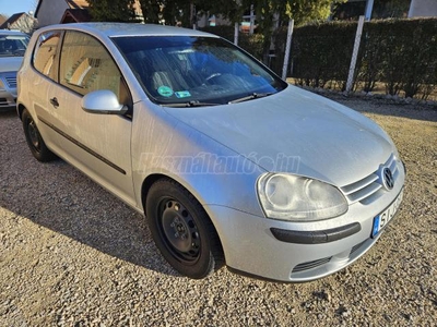 VOLKSWAGEN GOLF V 1.6 Trendline