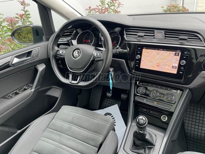 VOLKSWAGEN TOURAN 1.6 TDI BMT SCR Comfortline [7 személy] 119.ekm Mo.i Áfás Km-Garancia Panorámatető Navigáció Klíma Technikai csomag!