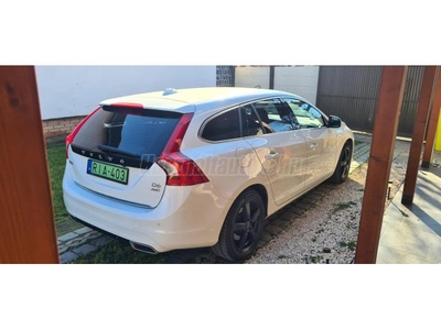 VOLVO V60 2.4 D [D6] PHEV AWD Summum Geartronic