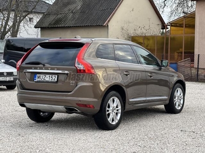 VOLVO XC60 2.4 D [D5] Momentum