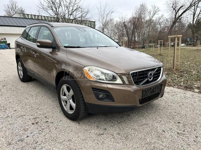 VOLVO XC60 2.4 D [D5] Momentum Geartronic BŐR-NAVI-XENON-RADAR-ÜLFŰT