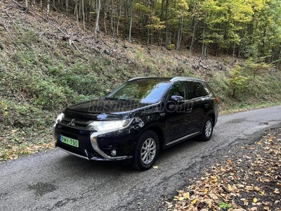 MITSUBISHI OUTLANDER 2.0 PHEV Instyle Navi 4WD CVT EU6