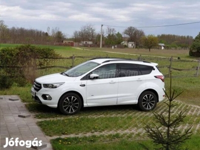 Felső kategóriás Ford Kuga Rengeteg extrával, Újszerű!