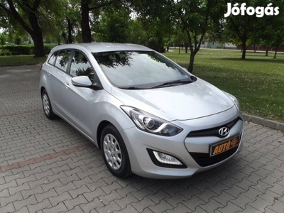 Hyundai I30 CW 1.4i Travel Edition 121.855 km!!!