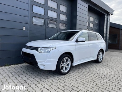 Mitsubishi Outlander 2.2 DI-D Instyle Navi 4WD...