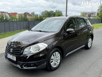 Suzuki SX4 S-Cross 1.6 GLX Szervizkönyv/Alufeln...