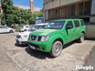 Nissan Pathfinder 2.5 D SE