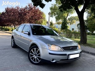 Ford Mondeo 1.8 Trend Szervizkönyv Magasan Fels...