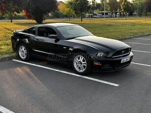 FORD MUSTANG Fastback 3.7 V6