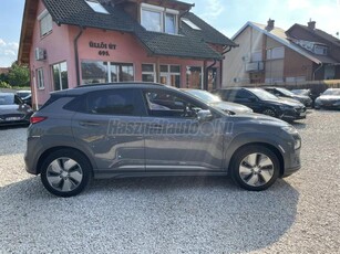 HYUNDAI KONA EV 64kWh Premium Edition BŐR ÜLÉS FŰTÉS-SZELLŐZTETÉS. NAPFÉNYTETŐ. HŐSZIVATTYÚ