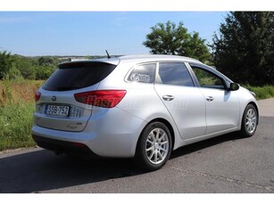 KIA CEE'D 1.6 CRDI EX FULL EXTRA (automata parkolás...). 127.000 km. magánszemélytől