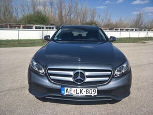 MERCEDES-BENZ E-220