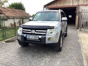 MITSUBISHI PAJERO 3.2 DI-D Invite 200 Le! 3.5t vontatás