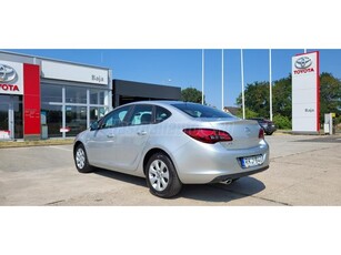 OPEL ASTRA J Sedan 1.4 T BEST 1. TULAJ. VEZETETT SZERVIZKÖNYV. MAGYARORSZÁGI