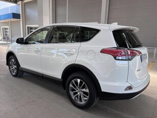 TOYOTA RAV 4 Rav4 2.5 Hybrid Comfort Style e-CVT !! MEGKÍMÉLT ÁLLAPOTBAN !! VEZETETT SZERVIZKÖNYV !!