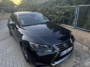 LEXUS IS 300h Elegance Plus Safety CVT facelift modell