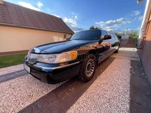 LINCOLN TOWN CAR