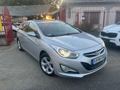 HYUNDAI I40 1.7 CRDi HP Premium VEZETETT SZERVIZKÖNYV! NAVI.KAMERA.4.XÜLÉSFŰTÉS.BŐR