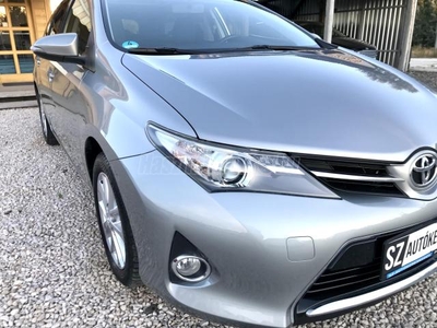 TOYOTA AURIS Touring Sports 1.6 Live + 101eKM! / Tolatókamera / Navigáció / Panorámatető /