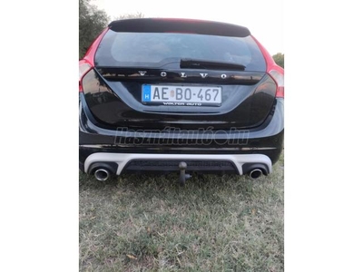 VOLVO V60 2.0 D [D3] R-Design Kinetic