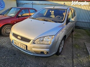 Ford Focus 1.6 TDCi Collection DPF Vonóhorog