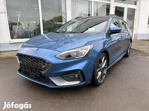 Ford Focus 2.3 Ecoboost ST végig vez. szerv.könyv