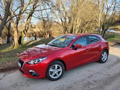 MAZDA 3 benzin Skyaktiv Valós garantált 11000 Km! Garázsban tartott autó