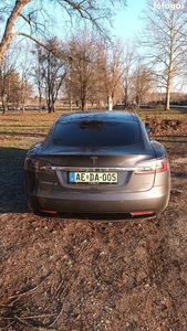 Tesla Model S 75 D