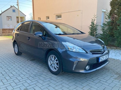 TOYOTA PRIUS+ 1.8 HSD Executive e-CVT Törésmentes. Vezetett szervizkönyv