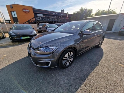 VOLKSWAGEN GOLF VII e-Golf ÁFÁS. NAGY AKSIS. TÁVOLSÁG TARTÓ TEMPÓMAT. HŐSZIVATTYÚ