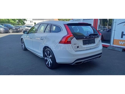 VOLVO V60 2.4 D [D6] PHEV AWD Summum Geartronic CROSS-COUNTRY-POLESTAR-FRISS VEZÉRLÉS