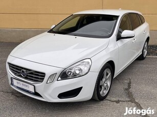 Volvo V60 2.0 D [D3] Momentum Geartronic