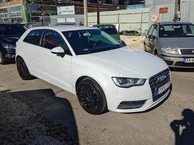 AUDI A3 2.0 TDI Design S-tronic FRISS SZERVIZ !