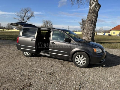 CHRYSLER TOWN & COUNTRY