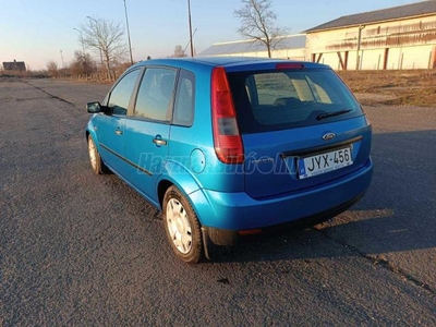 FORD FIESTA 1.3 Fresh 1. TULAJDONOS ELSŐ FORGALOMBA HELYEZÉS MAGYARORSZÁGON + NYÁRIGUMI ALUFELNIN