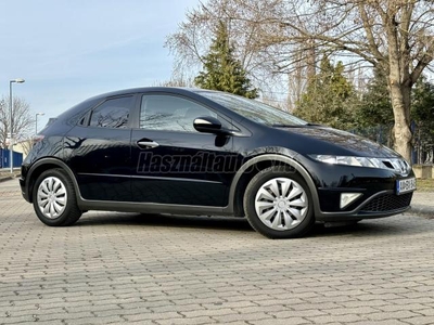 HONDA CIVIC 1.8 Executive Gyári fényezés. szervízkönyv. téli-nyári kerék