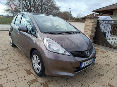 HONDA JAZZ 1.4 Elegance Plus friss műszaki. 133ekm 1.4 100le .8 kerék. tetősin vonóhorog