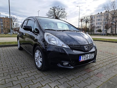 HONDA JAZZ 1.4 Executive (Automata) Rozsdamentes újszerű állapot