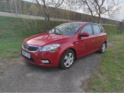 KIA CEE'D 1.4 LX Exclusive klíma. ül.fűtés. téli-nyári kerék. sz.könyv