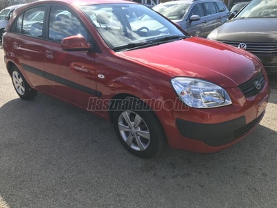 KIA RIO 1.4 EX Klíma. Multikormány. szervizkönyv. ködlámpa. el ablak. 2 kulcs. 8 kerék!!!