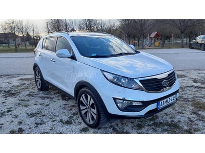 KIA SPORTAGE 1.7 CRDi EX Prémium 89E km Tolatókamera NAVI Pano Napfénytető 4xÜlésfűtés 5.5L/100km