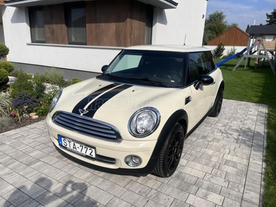 MINI MINI ONE 1.4 Szervizkönyv. friss műszaki!