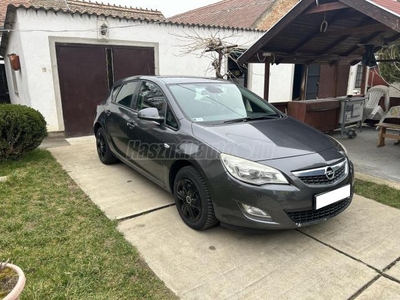 OPEL ASTRA J 1.4 Enjoy