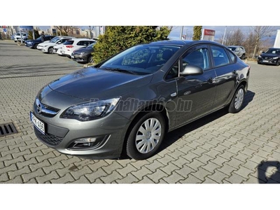 OPEL ASTRA J Sedan 1.4 T Enjoy EURO6 MO-i vezetett sz.könyv Szép állapotban!