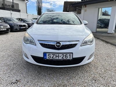 OPEL ASTRA J Sports Tourer 1.7 CDTI Selection NAGY NAVIGÁCIÓ/FÉLBŐR/VONÓHOROG