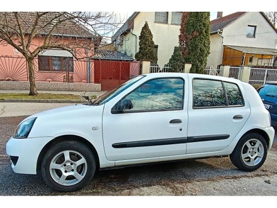 RENAULT CLIO 1.2 16V Campus friss műszakival és akkumulátorral. klímával megkímélt állapotban