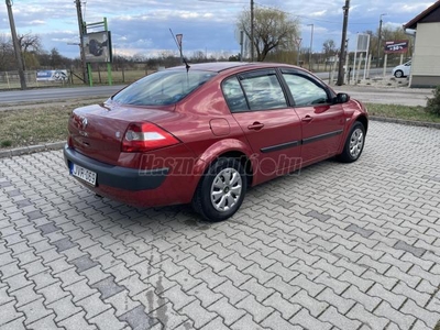 RENAULT MEGANE Limousine 1.5 dCi Azure Mo-i! Gyári fényezés! Vonóhorog! Szervízkönyv!